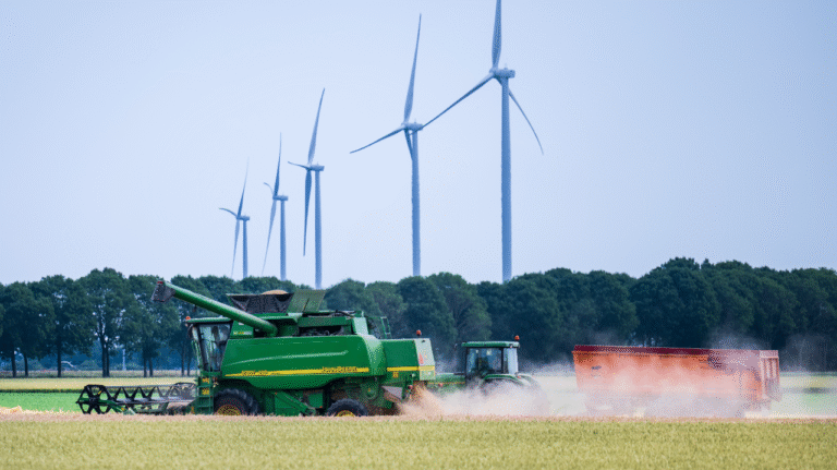 Boeren oogsten in Noordbroek en Sappemeer