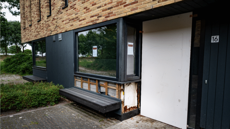 Woning aan de Resedastraat Sappemeer gesloten door explosie