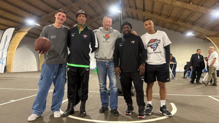 Opening 3x3 Unites veld aan de Van Neckstraat in Hoogezand