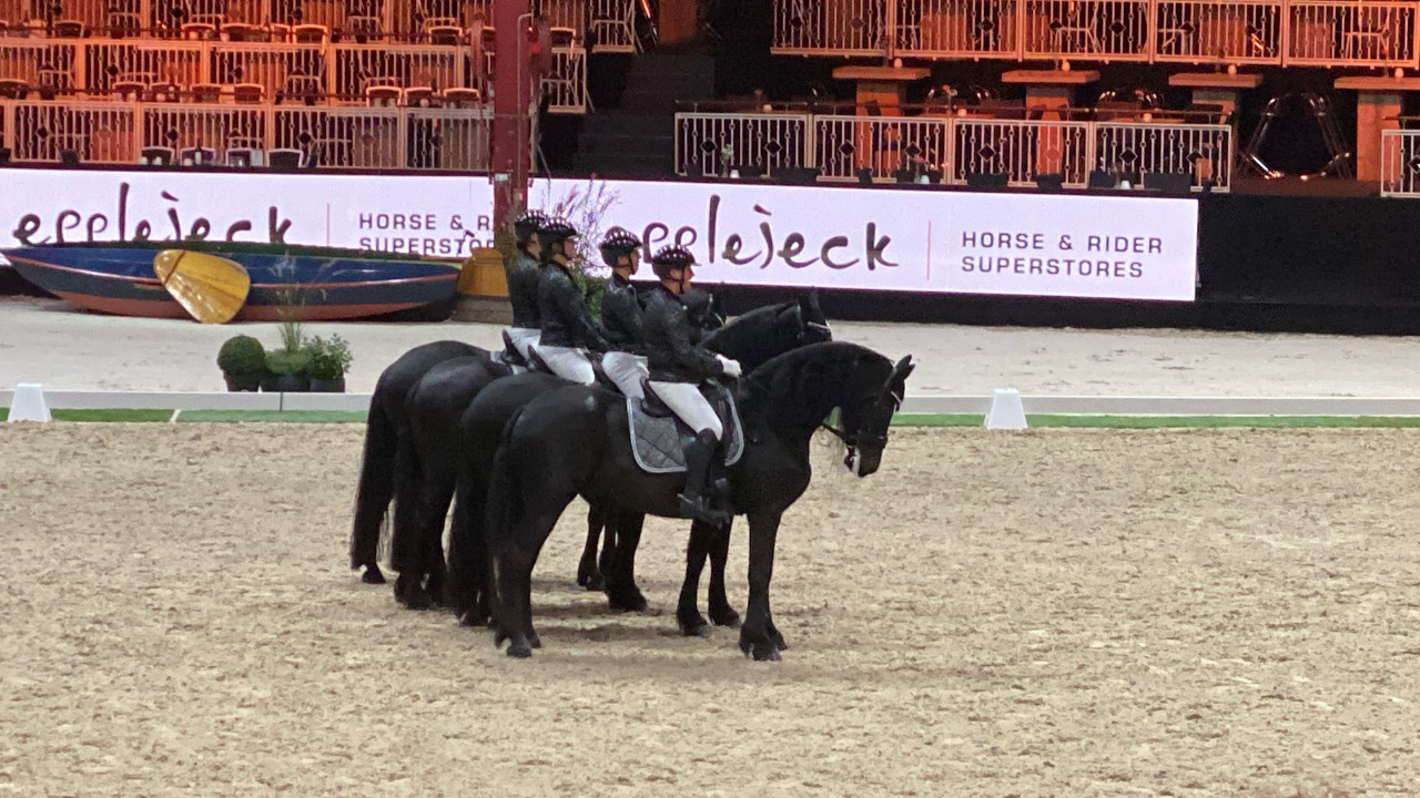 Friezen showteam Siddeburen Indoor Friesland