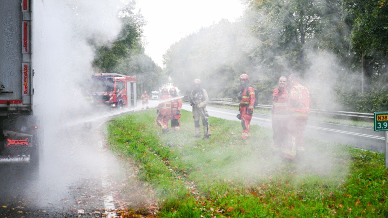 brand vrachtauto in Froombosch