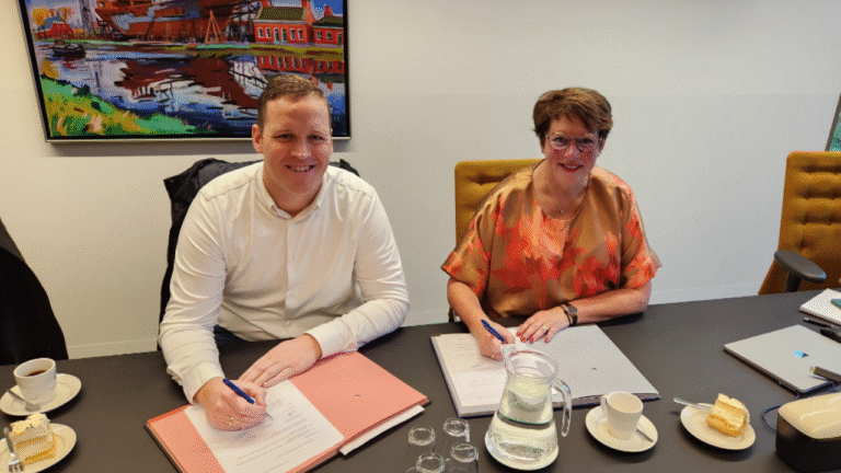 ondertekening nieuwe woningen Multatulistraat Hoogezand