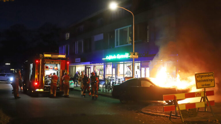 Auto in de brand in de Talmastraat Hoogezand