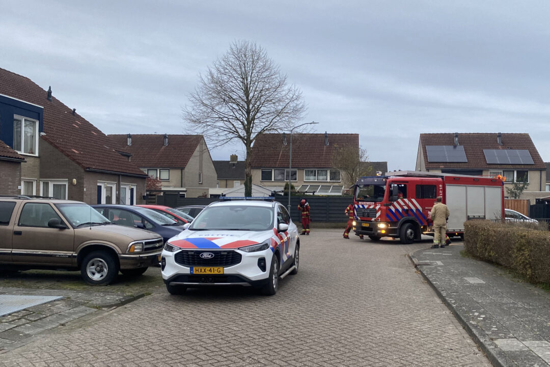 Brandweer onderzoekt gaslucht in Hoogezand