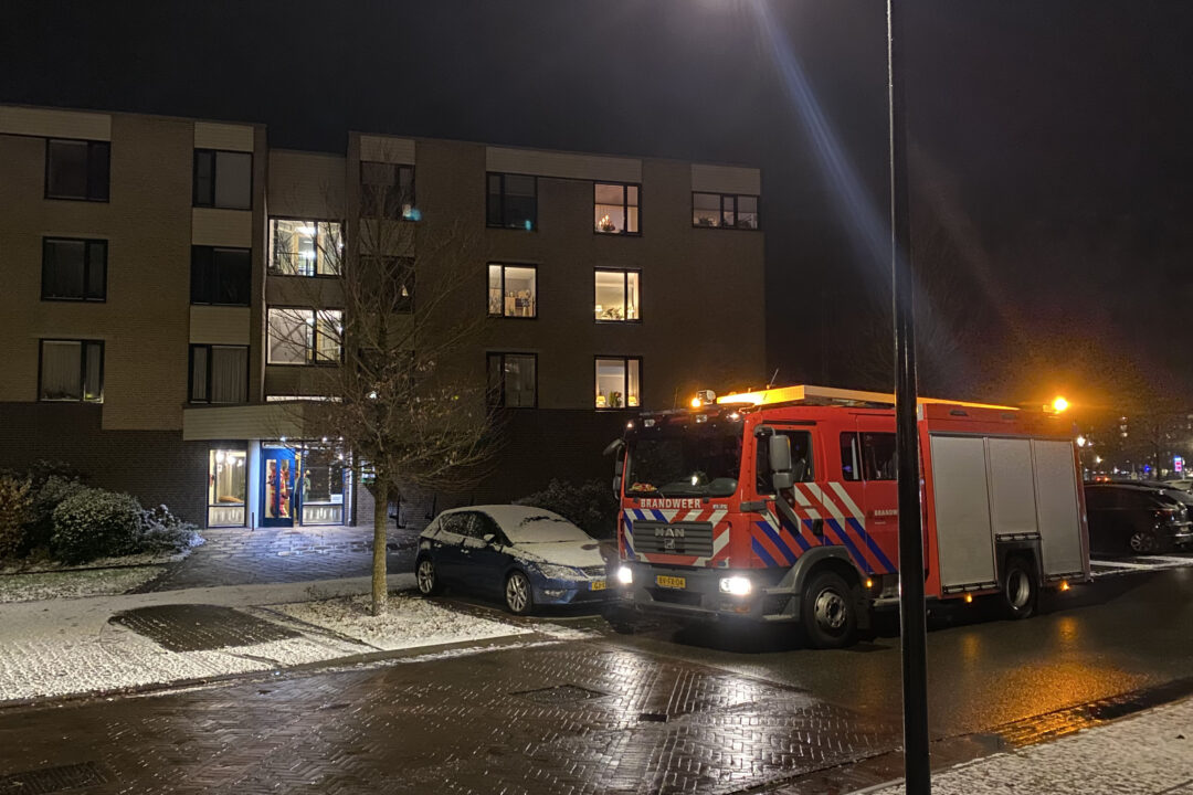Brandweer bevrijdt vrouw uit lift