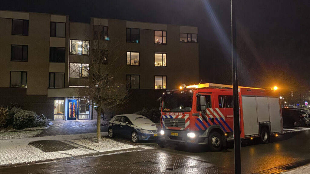 Brandweer bevrijdt vrouw uit lift