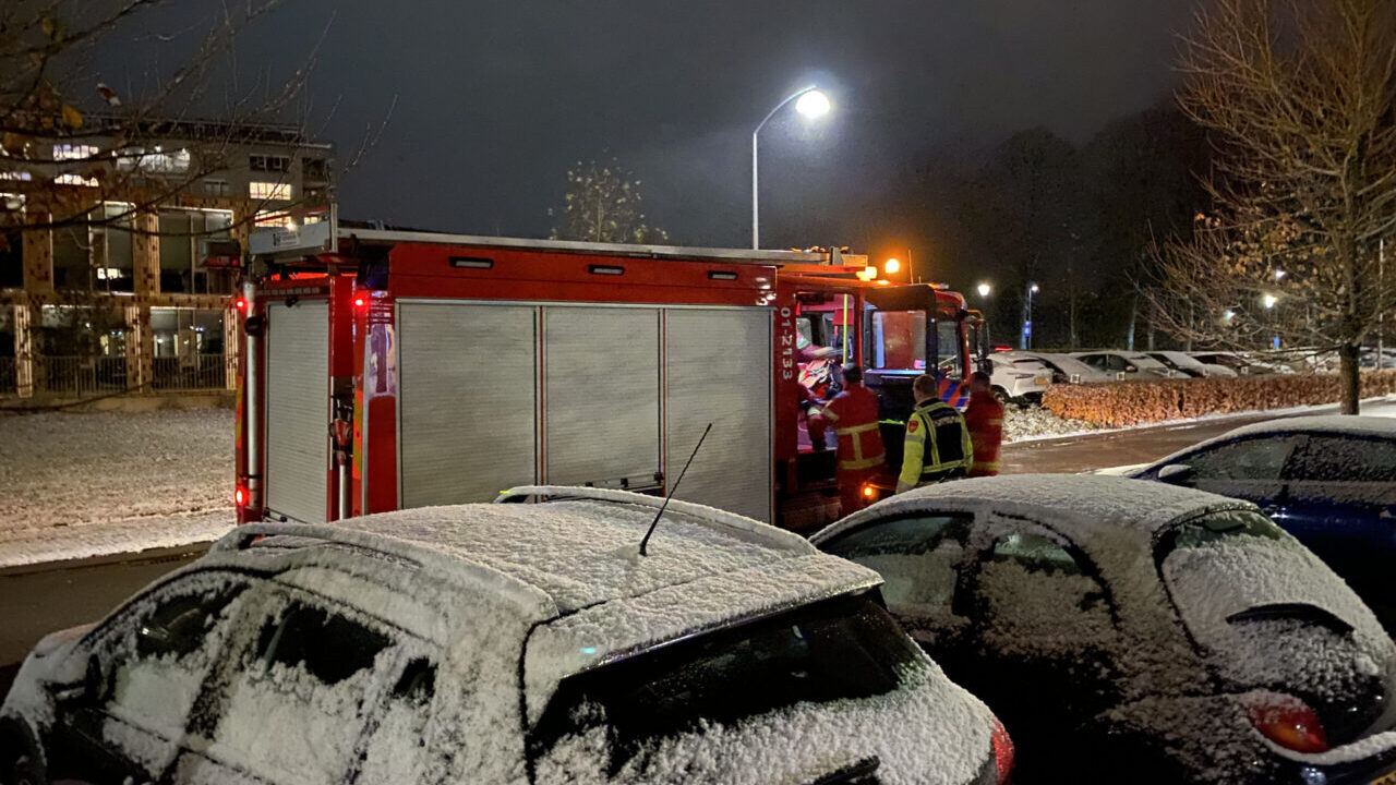 Brandweer bevrijdt vrouw uit lift