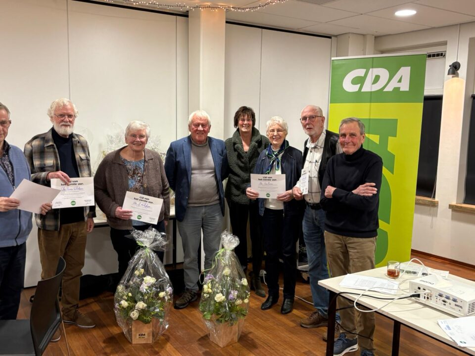 Negen leden gehuldigd CDA Midden-Groningen