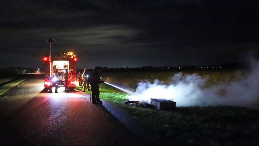 Brandweer blust meubelbrand aan de Siepweg in Sappemeer