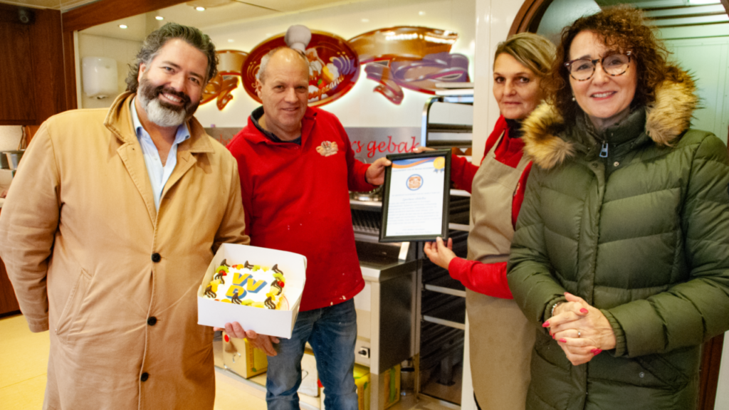 Familie Martin en Ingrid Speelman, oliebollenkraam Sappemeer. ondernemer van de maand (VVD)