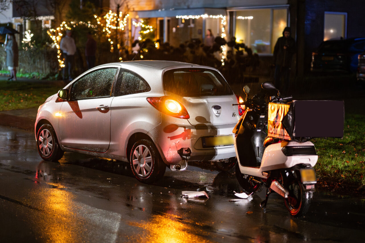 Pizzabezorger gewond bij botsing Hoogezand