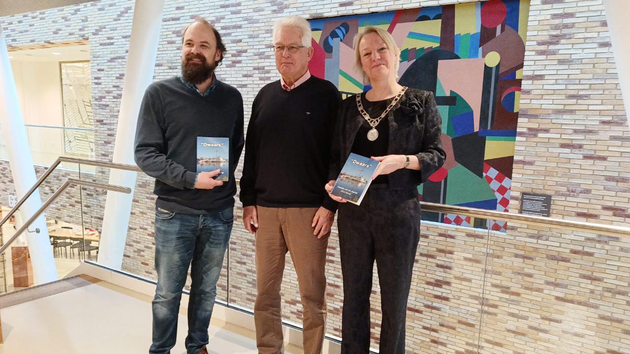 Boek 'Dwaars' Foxhol