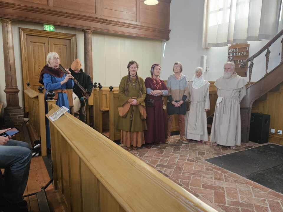 Kerk Meeden podium voor middeleeuwen