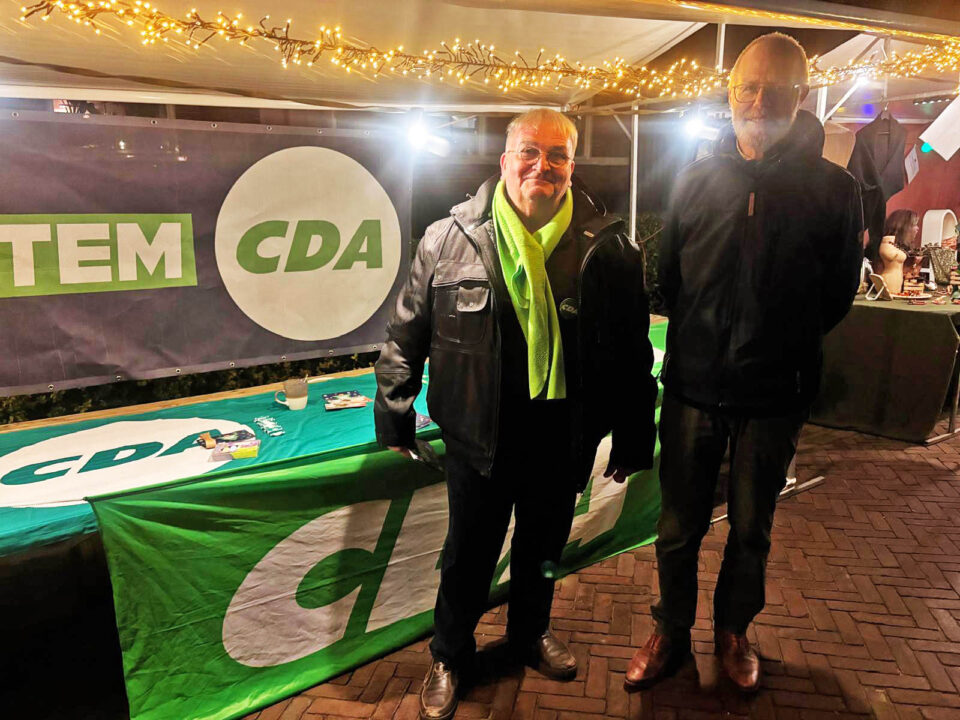 Gerben Stellingwerf (links) Harry Wind (rechts) op de kerstmarkt Siddeburen 2025