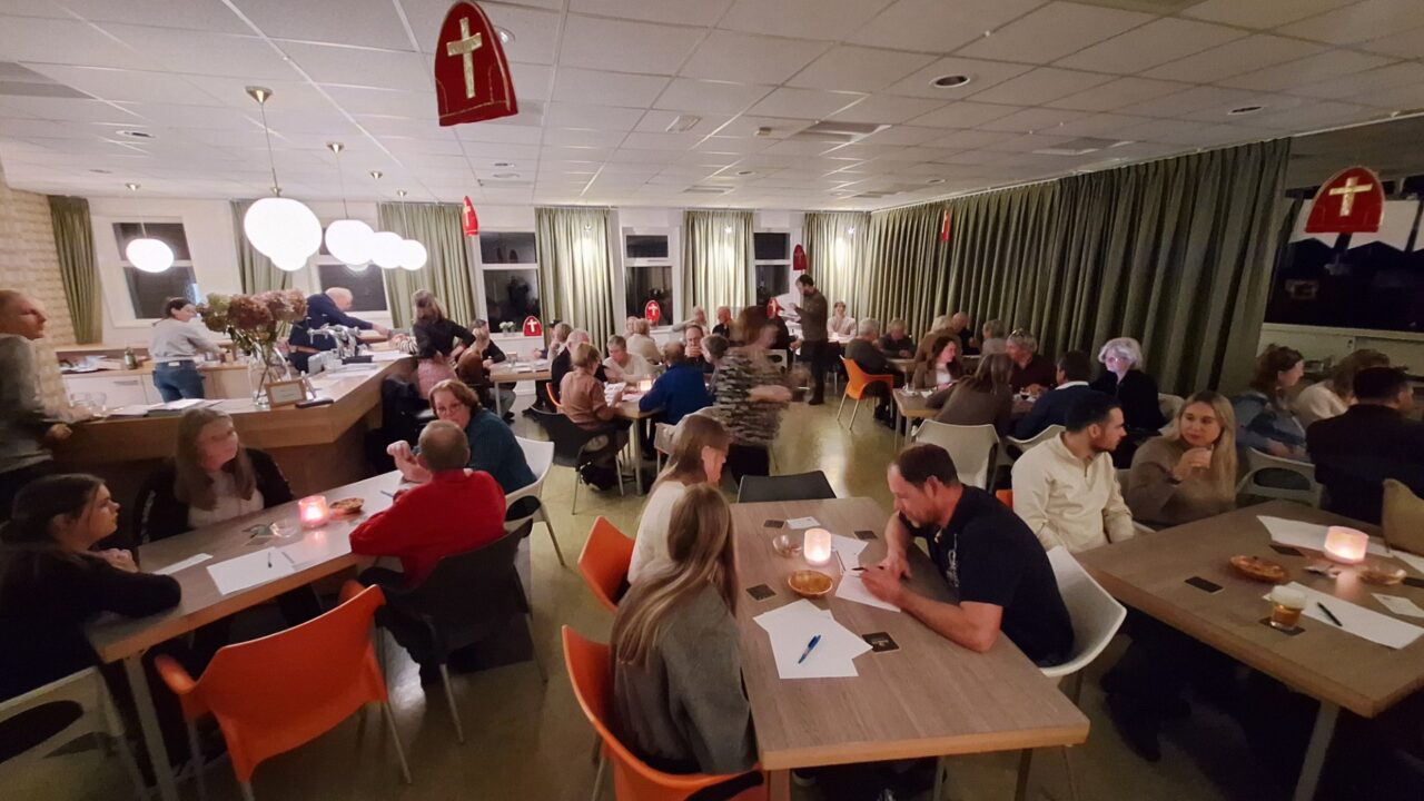 Tonegido Hellum stroomt vol voor Helmster Pubquiz