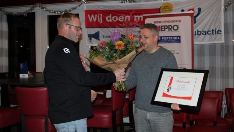 Uitreiking lid van verdienste VV Hoogezand