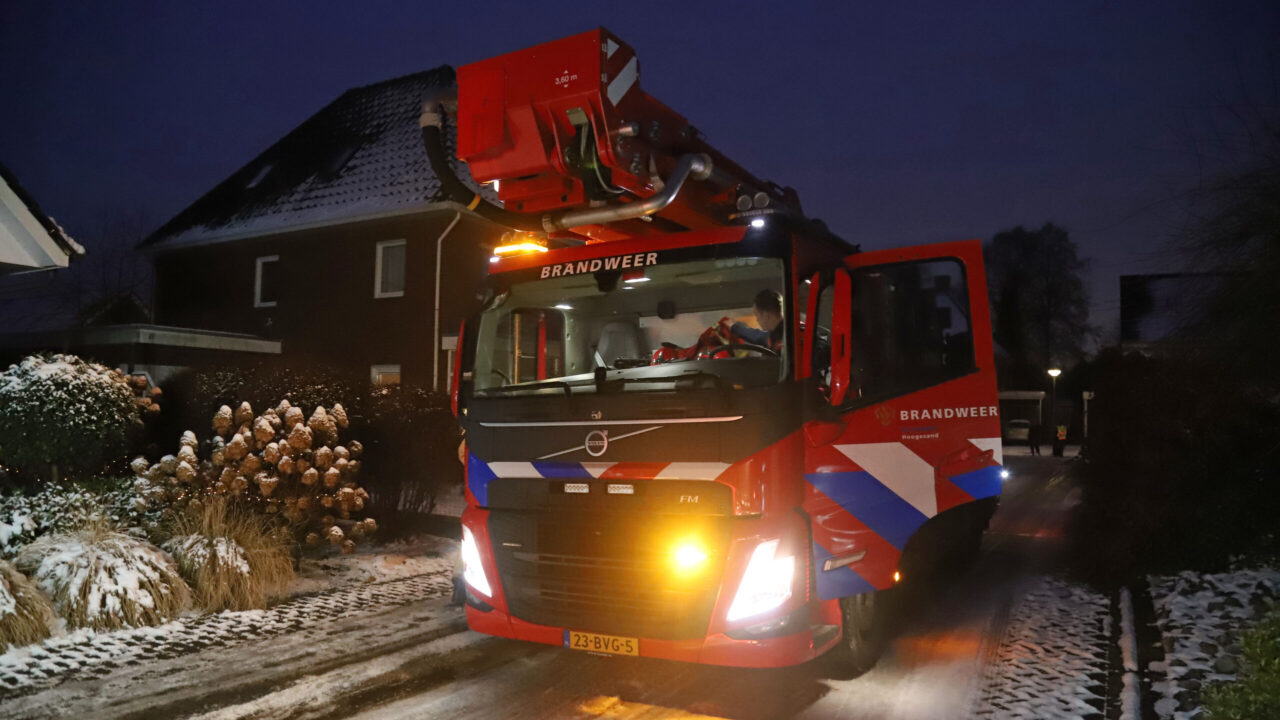 Schoorsteenbrand aan de Mantelappel in Hoogezand