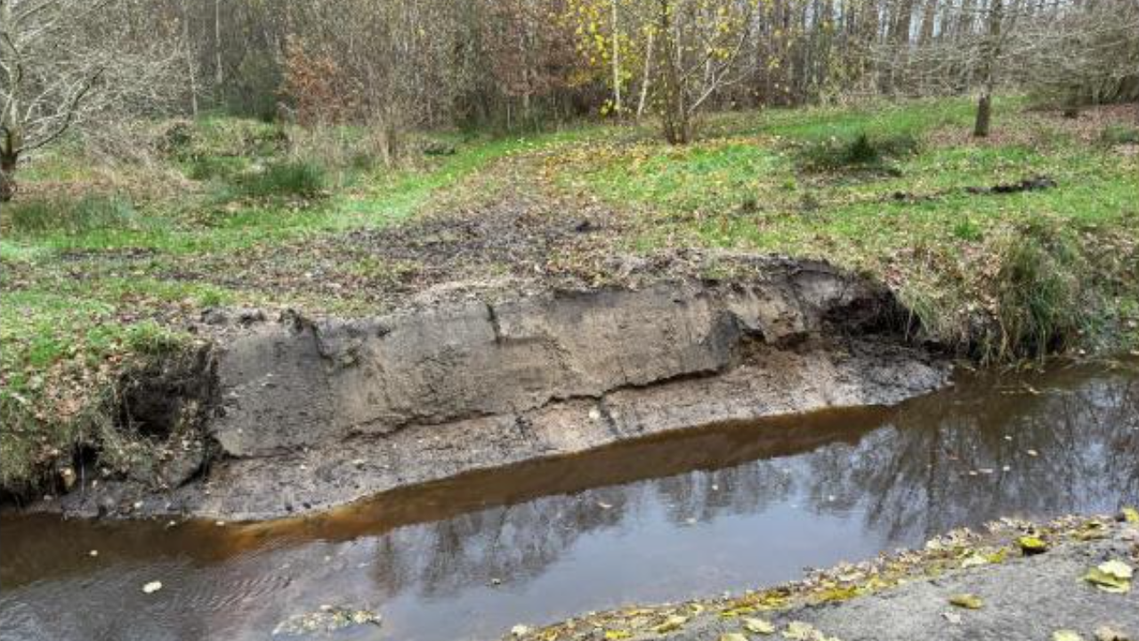 Verwijderen slootovergang wandelpad in Kropswolde