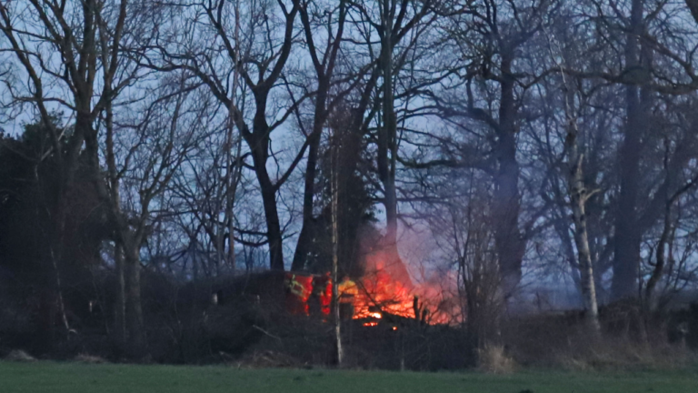 Buitenbrand aan de Woldweg in Kropswolde