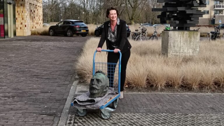 Beeld K. Ter Laan terug. wethouder Hoesen