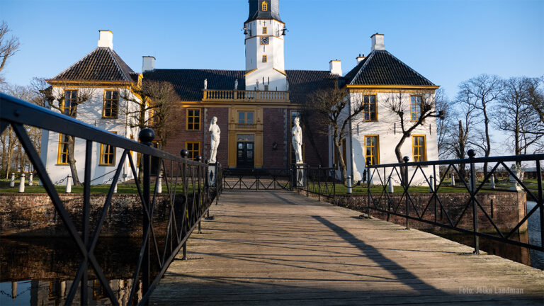 Slochteren _ De Fraeylemaborg (vanaf brug) (1280 720)