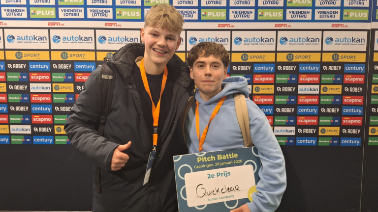 Ties Nieboer en Mattheus Cremers van het dr. Aletta Jacobs College Hoogezand eindigden op een tweede plaats tijdens de Junior Company Pitch Battle.