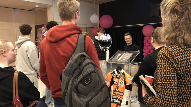 Lezing examenleerlingen Aletta door ex-motorcoureur Joey Litjens