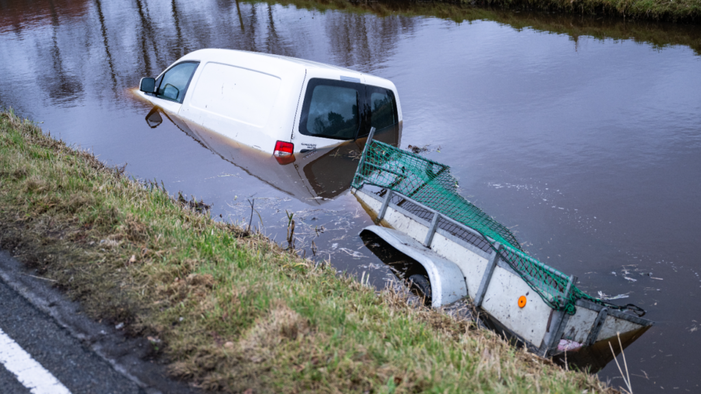 Busje te water, Langewijk in Sappemeer
