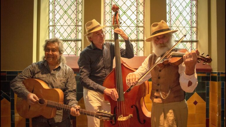 Optreden in de Ent. Foto Saint Germein Des Pres