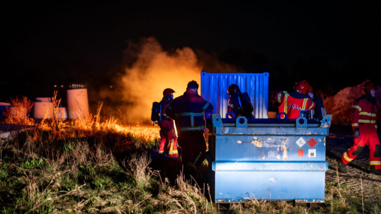 Dixi en bouwcontainer in brand aan Croonhoven in Sappemeer