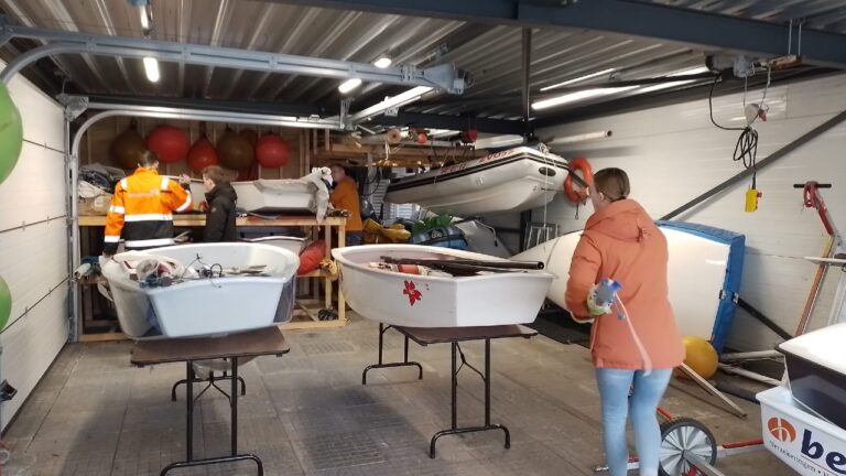 Vrijwilligers klussen NL doet zeilverening steendam