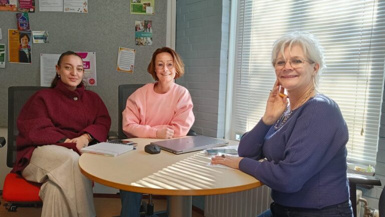 Maatjes Riëtte Jonker, Angel Brugge (l) en Anita Nijdam (r)