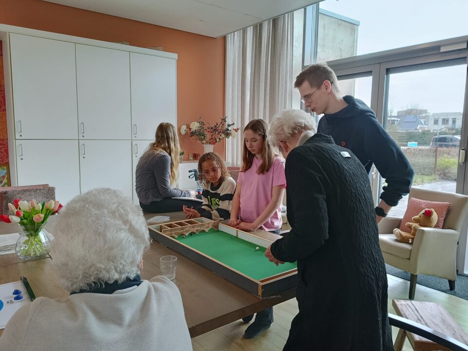 Oud en jong verbinden Ruyterflat