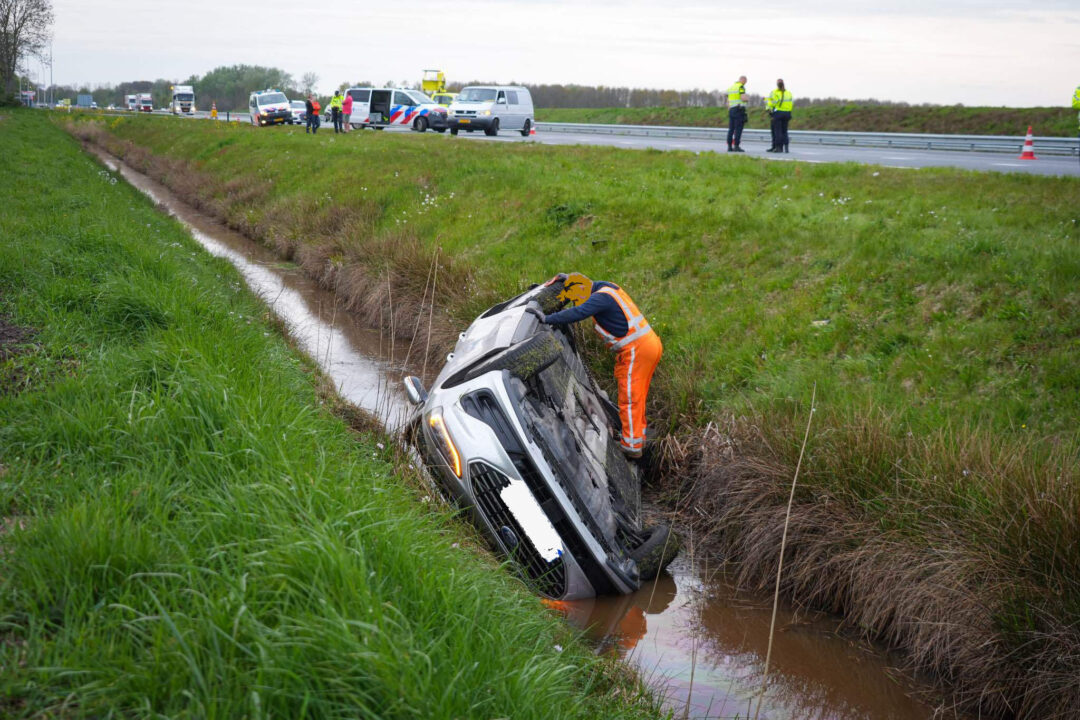 Duits gezin van de weggereden na vieren Koningsdag A7 Scharmer