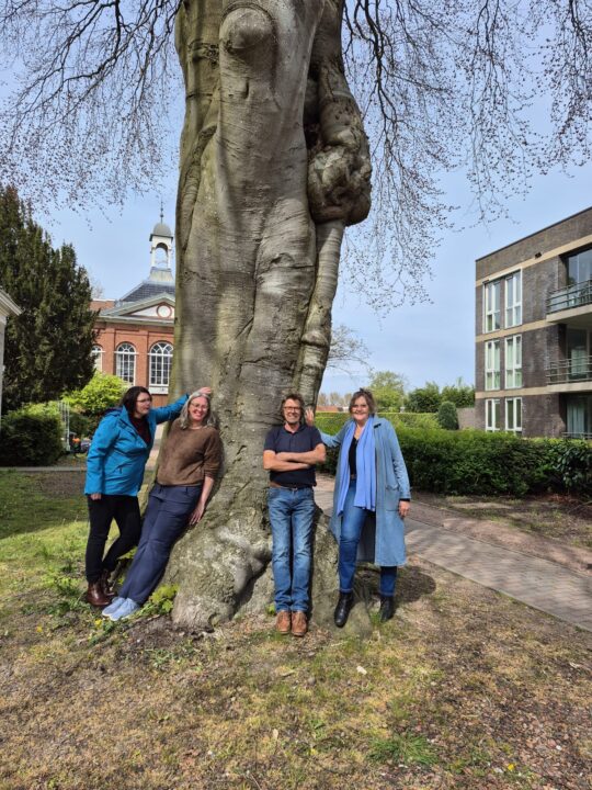Inzamelactie boom in Sappemeer. doopsgezinde kerk.