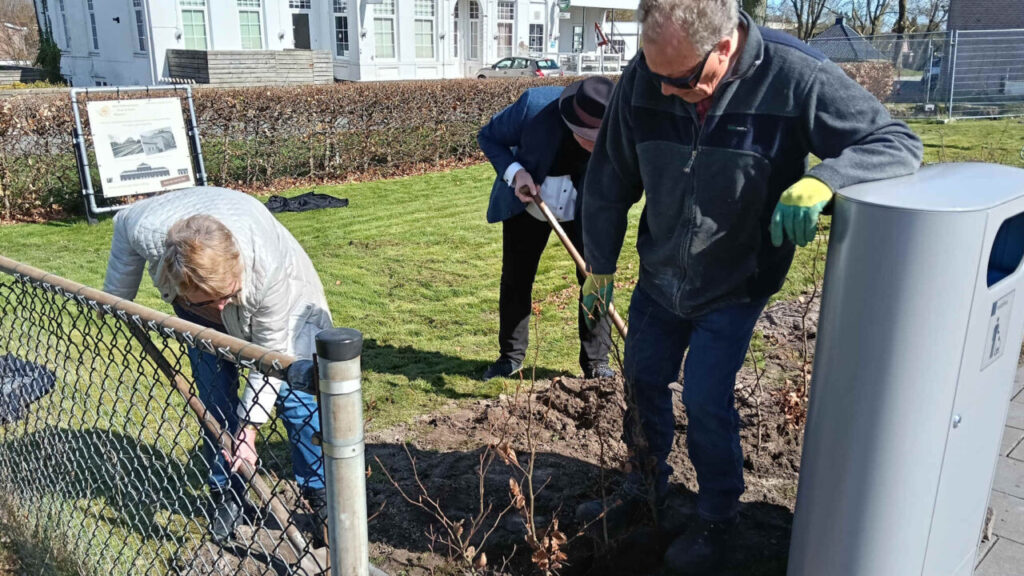 Aanleg beplanting thematuin Trein en tram museum foto Lieneke Buurke NNTTM