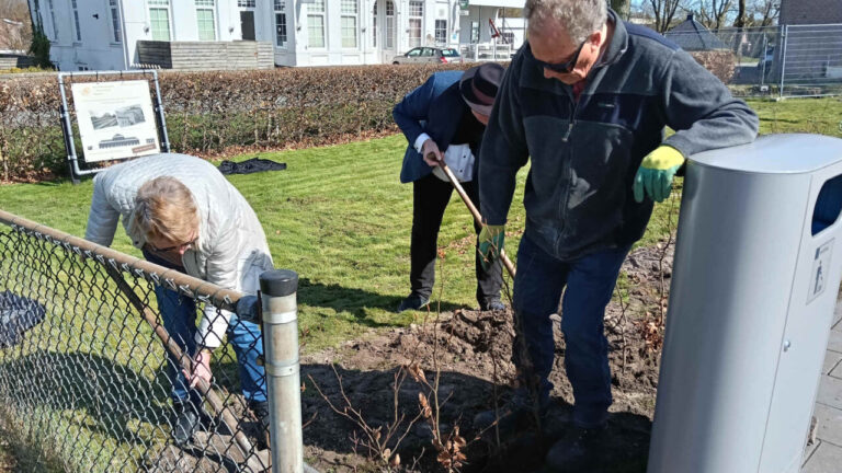 Aanleg beplanting thematuin Trein en tram museum foto Lieneke Buurke NNTTM