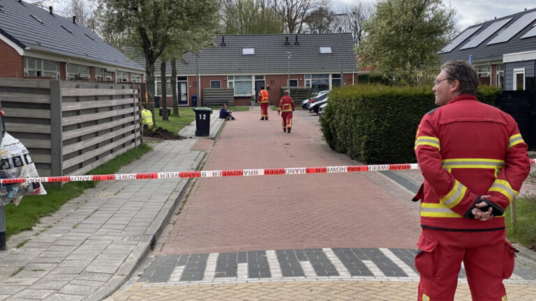 Paal raakt gasleiding: woningen ontruimd aan Wilgenlaan