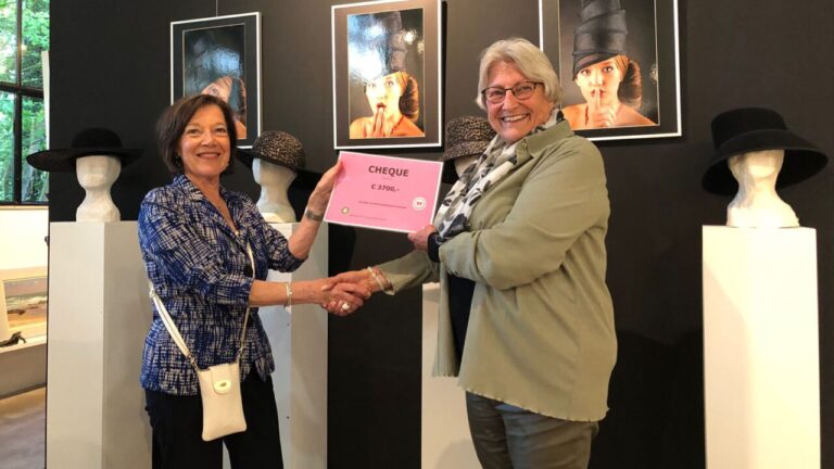 Boezemvriendinnen cheque