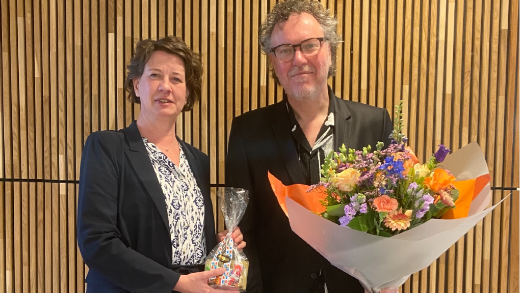 hoesen geeft K ter Laanprijs aan Jan Henk de Groot