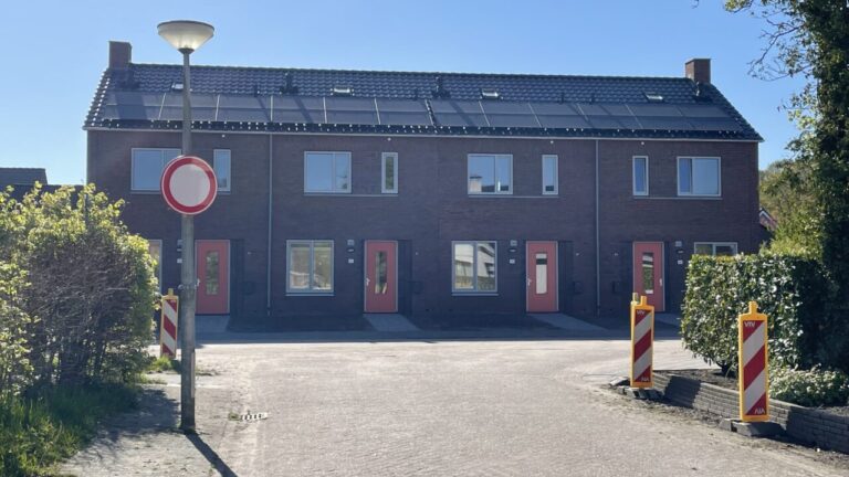Eerste fase van de nieuwbouw in Slochteren opgeleverd: drie woningen zijn gereed, de overige volgen gefaseerd.