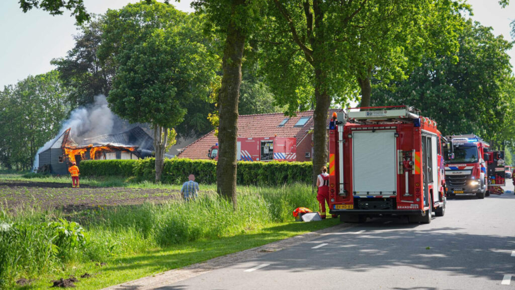 Schuur aan Hamweg in Harkstede in brand.
