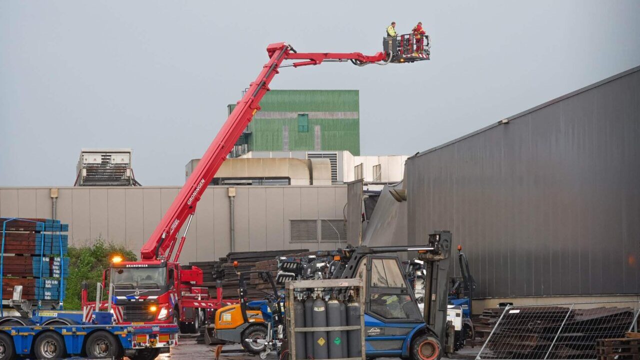 Dak pand drukkerij Westerbroek deels ingestort
