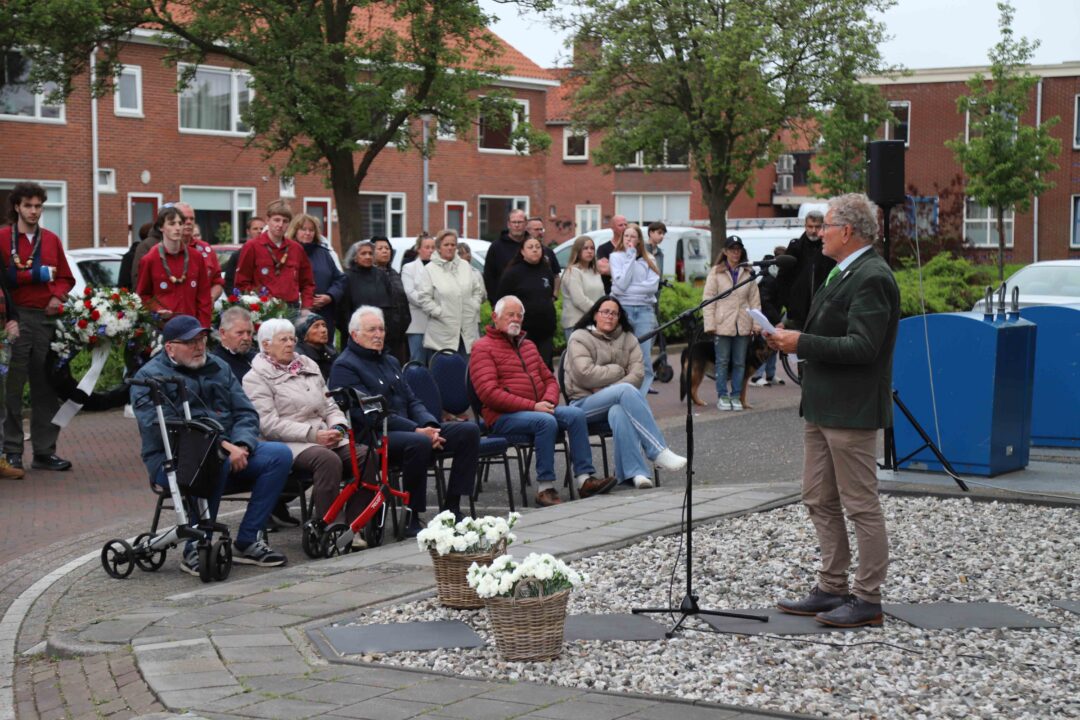 Foxhol: samen stilstaan bij de oorlog. Wethouder Ploeger