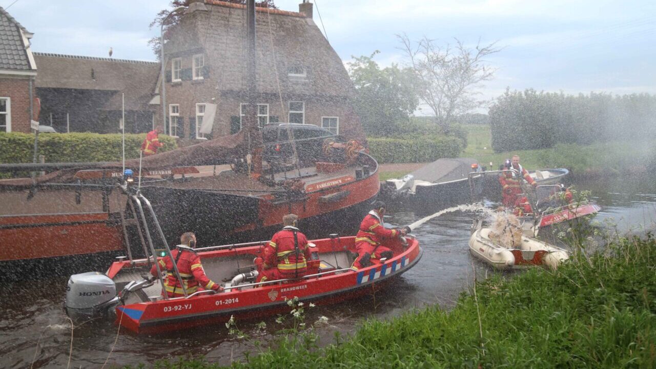 Dennis Harms welkom bij brandweer Hoogezand.