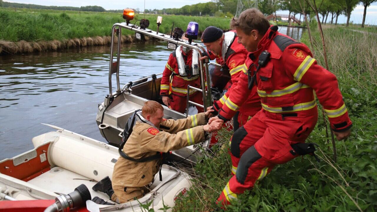 Dennis Harms welkom bij brandweer Hoogezand.