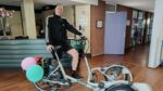 Elroy van der Meulen met de rolstoelfiets