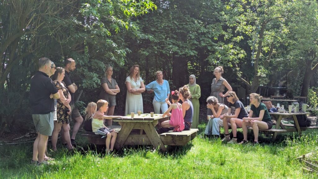 Wildplukwandeling in de Grunotuin met Ilse Donker tijdens de Week van de Biodiversiteit