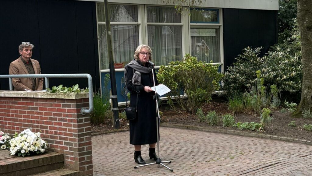 Kolham: Vrijheid is niet vanzelfsprekend. Raadslid Thea vd Veen.