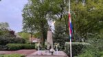 Slochteren herdenkt met stilte en bloemen